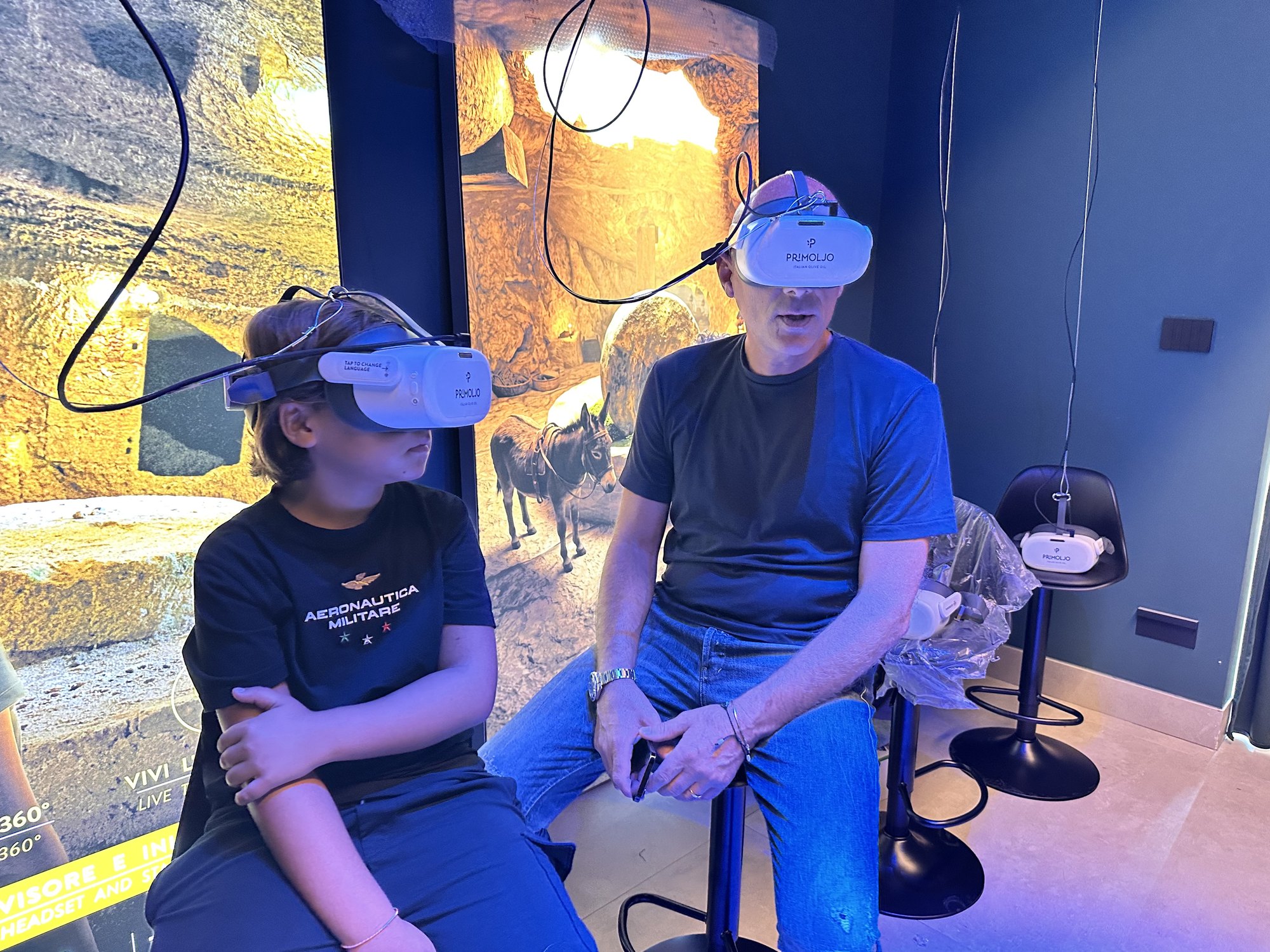 Fernando Primiceri e Riccardo provano le esperienze immersive VR